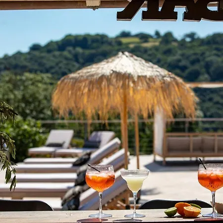 Domaine La Broutie فندق مبيت وإفطار